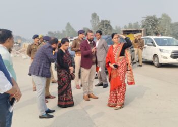 मंडलायुक्त ने की महाकुंभ की तैयारियों की समीक्षा