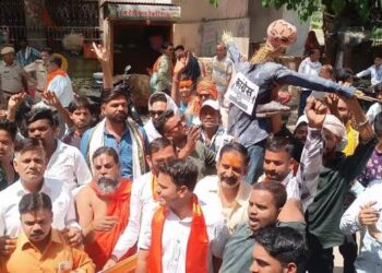 वाराणसी के उदय प्रताप कॉलेज में हनुमान चालीसा पाठ को लेकर तनाव
