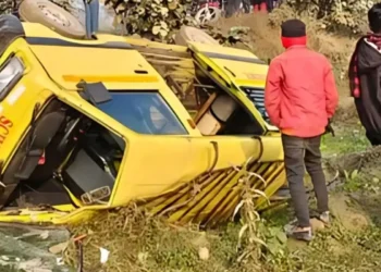 मीरगंज में स्कूल वैन हादसा, सात बच्चे घायल