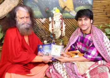 धीरेन्द्र कृष्ण शास्त्री ने की चिदानंद सरस्वती से मुलाकात