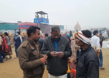 पुलिस बनी श्रद्धालुओं की मददगार, विनम्रता से जीता दिल