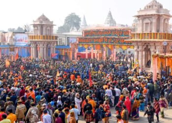 आयोध्या में दिनभर में श्रद्धालुओं की संख्या तीस लाख के पार, चंपत राय की अपील दर्शन का प्लान बीस दिन बाद बनाएं
