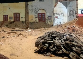 अधिकारियों के निरीक्षण के बाद भी गति नहीं पकड़ रहा रेलवे स्टेशन का निर्माण कार्य