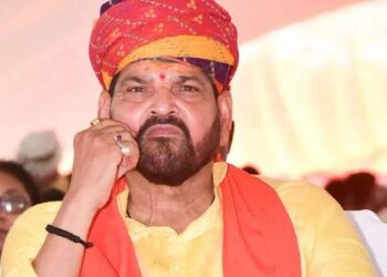 झूठों के शहर में मैं सच बोल बैठा, वो नमक का शहर था, मैं जख्म खोल बैठा : बृजभूषण शरण सिंह