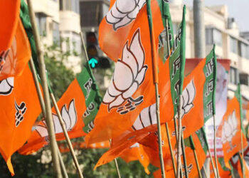 केजरीवाल से लड़ेगी भाजपा की हरियाणा सेना, खट्टर, सैनी समेत 16 नेताओं की फौज मैदान में
