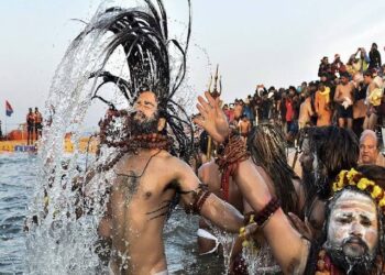 जाना संभव नहीं तो घर पर कैसे अनुभव करे महाकुंभ की पवित्रता
