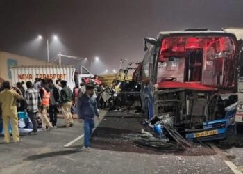 मुंबई-नासिक हाईवे पर भीषण हादसा, पांच वाहनों की टक्कर में तीन की मौत,15 घायल