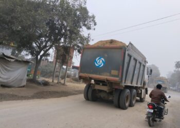 अवैध मिट्टी खनन में प्रशासन की मिलीभगत, लाखों का नुकसान