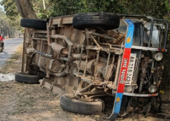 तेज रफ्तार एसयूवी से टकराया श्रद्धालुओं से भरा ट्रैवलर, 12 लोग घायल