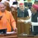 मौलाना-कठमुल्ला पर अखिलेश और सीएम योगी में तकरार