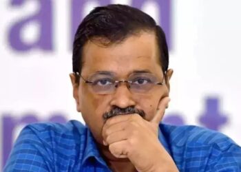 दिल्ली में लगे चुनावी झटके के बाद से कहां हैं अरविंद केजरीवाल, सिसोदिया भी मौन