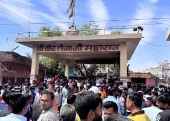 जयपुर में तेजाजी मंदिर में मूर्ति तोड़ने पर मचा बवाल, गुस्साए लोगों किया ने रोड जाम