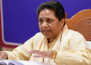 पार्टी और बहुजन समाज से बढ़कर कुछ नहीं इसे कमजोर नहीं होने दूंगी : मायावती