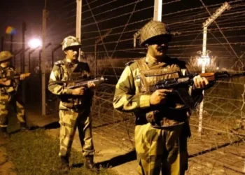 जम्मू-कश्मीर में एलओसी पर पाकिस्तानी सैनिकों ने की फायरिंग, भारतीय सेना ने दिया मुंहतोड़ जवाब