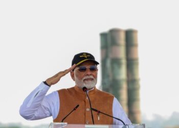 ध्यान से देख लो पाकिस्तान, एस-400 यहां सुरक्षित खड़ा है, पीएम मोदी ने झूठ का किया पर्दाफाश
