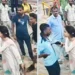 हरदोई में महिला की दबंगई, पेट्रोल पंप स्टाफ के पिस्टल सटा बोली इतनी गोली मारूंगी कि घर वाले शिनाख्त नहीं कर पाएँगे