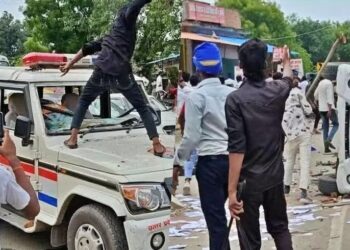 प्रयागराज बवाल मामले में पुलिस का एक्शन, 50 गिरफ्तार, 40 से ज्यादा बाइकें सीज, तोड़फोड़-आगजनी करने वालों पर लगेगा एनएसए