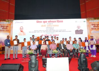 विश्व युवा कौशल दिवस पर दिखी उत्तर प्रदेश की सांस्कृतिक विरासत और तकनीकी नवाचारों की झलक