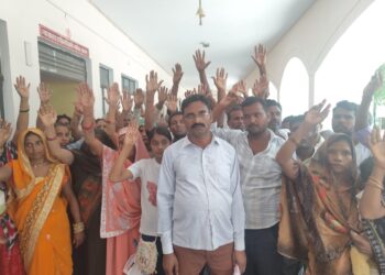 विवाहित कोटेदार की अनुपस्थिति से राशन वितरण ठप, ग्रामीणों ने की नए कोटेदार की मांग