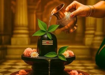 बेलपत्र के इस उपाय से भोलेनाथ के साथ लक्ष्मी नारायण की भी होगी कृपा