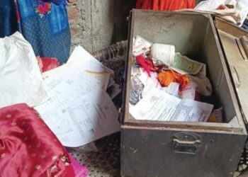 चोरों की दहशत आतंक: दो गांवों के तीन घरों में सेंधमारी, नकदी व पांच लाख के जेवरात उड़ाए