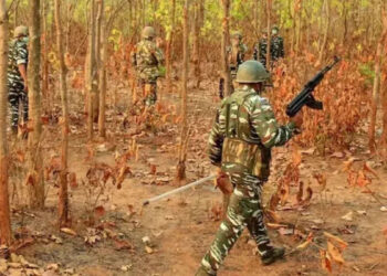 बीजापुर में सुरक्षाबलों और नक्सलियों के बीच मुठभेड़, एक माओवादी ढेर