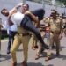 69 हजार शिक्षक भर्ती: अभ्यर्थियों ने बेसिक शिक्षा मंत्री के आवास पर किया प्रदर्शन, पुलिस उठा-उठाकर ले गई