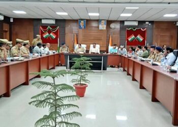 जिलाधिकारी व पुलिस अधीक्षक ने की कानून व्यवस्था व अभियोजन कार्यों की समीक्षा