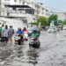 दो घंटे की बारिश में जलमग्न हुई राजधानी लखनऊ, सड़कें बनीं तालाब