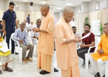 परेशान न हों इलाज में मदद करेगी सरकार, जनता दर्शन कार्यक्रम में प्रदेश भर से आये पीड़ितों से मिले मुख्यमंत्री