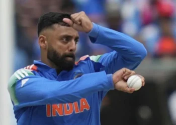 वरुण चक्रवर्ती ने रचा इतिहास, आईसीसी टी20 गेंदबाजों की रैंकिंग में इन खिलाडियों को पछाड़ा, बने नंबर वन