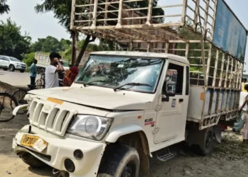 बाराबंकी में तेज रफ्तार का कहर, पिकअप ने मारी ऑटो रिक्शा में जोरदार टक्कर, चालक की मौत