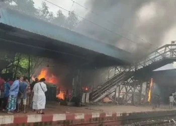 आलमबाग के रेलवे अस्पताल में लगी आग-अग्निशमन की टीम ने चीखते मरीजों बाहर निकाला