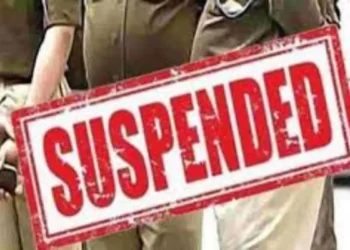 महोबा में चौकी इंचार्ज समेत चार पुलिसकर्मी निलंबित, वीडियो वायरल होने पर एसपी ने की कार्रवाई
