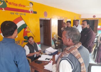 बेसिक शिक्षा अधिकारी ने किया पोलिंग बूथों का निरीक्षण, भादर में 60% गणना प्रपत्र एकत्रित, 43.20% फीडिंग पूरी