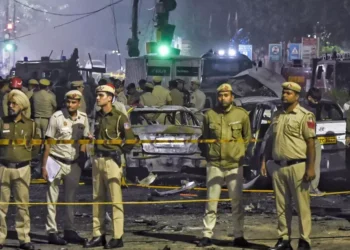 दिल्ली में लाल किले के पास कार विस्फोट की जांच तेज