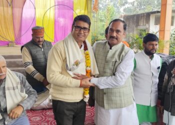 ठंड से जंग में समाजसेवी की पहल, कंबल वितरण से मिली राहत