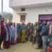 समाजसेवी ने नववर्ष पर दो सौ बुजुर्गों को साल भेंट कर किया सम्मानित