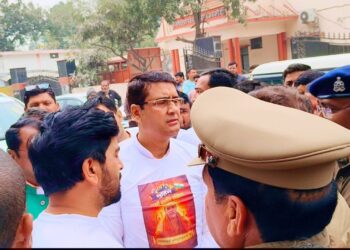शंकराचार्य महाराज की सुरक्षा को लेकर प्रयागराज जा रहे पूर्व एमएलसी  को पुलिस ने रोका, समर्थकों सहित किया नजरबंद