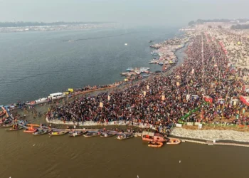 मकर संक्रांति के पावन अवसर पर संगम तट पर उमड़ा आस्था का महासागर