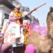 चौक में दिखी पिचकारी से रंगों की जंग!