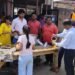 भीषण गर्मी में सेवा का संगम: बड़े मंगल पर भंडारे में पूड़ी-सब्जी व शरबत वितरण