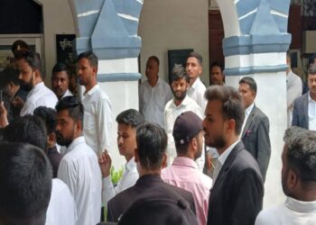 सुल्तानपुर में वकीलों का भारी आक्रोश: कोर्ट के बजाय पुलिस लाइन में ही करानी पड़ी आरोपियों की रिमांड