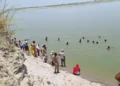 एकादशी स्नान बना दर्दनाक हादसा: भाई को बचाने के लिए नदी में कूदीं दो सगी बहनें, तेज धारा में लापता