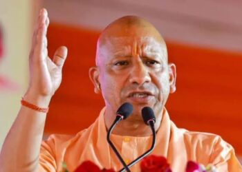 चढ़ावा चोरी विवाद के बीच सीएम योगी का पहला बयान, 15 दिन और देख ले’ चिंता मत करो