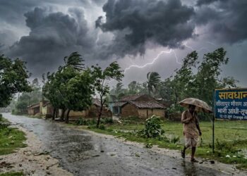 उत्तर प्रदेश में बदला मौसम का मिजाज, सीतापुर सहित कई जिलों में तूफानी बारिश का ‘ऑरेंज अलर्ट’