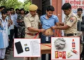 री-नीट परीक्षा: अंडरगारमेंट्स में मोबाइल और पुराना प्रश्नपत्र छिपाकर पहुंचा छात्र गिरफ्तार