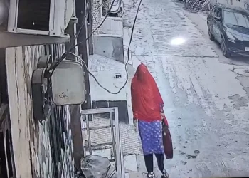 परिवार गया था कश्मीर घर से लाखों के जेवरात और दस्तावेज चोरी