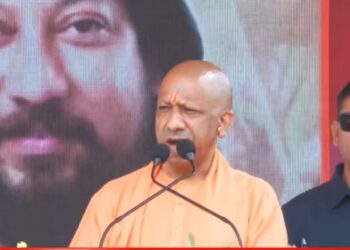 सीएम योगी का विपक्ष पर तीखा हमला, बोले- 2017 से पहले विकास सिर्फ दो परिवारों तक ही सीमित था