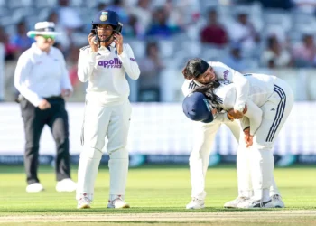 ऋचा घोष का सिली पॉइंट पर हैरतअंगेज कैच, भारत ने इंग्लैंड पर कसा शिकंजा